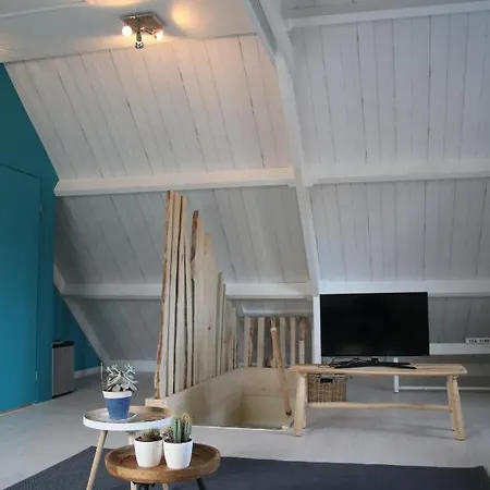 Bed & Breakfast Superior Suite Met Whirlpool In Meditarrane Tuin Bij De Waal Zuilichem
