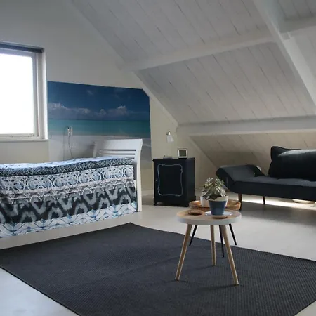Bed & Breakfast Superior Suite Met Whirlpool In Meditarrane Tuin Bij De Waal *