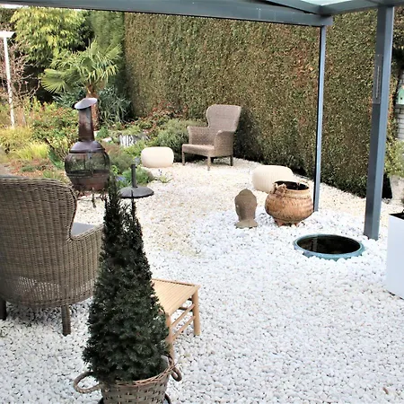 Superior Suite Met Whirlpool In Meditarrane Tuin Bij De Waal Bed & Breakfast