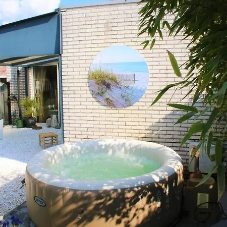 Superior Suite Met Whirlpool In Meditarrane Tuin Bij De Waal Bed & Breakfast