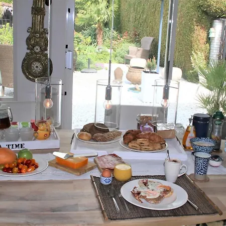 Superior Suite Met Whirlpool In Meditarrane Tuin Bij De Waal Bed & Breakfast *